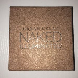 Urban Decay Naked Illuminated highlight in Lit